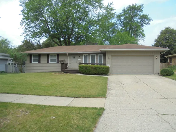 1130 Laurel Dr, Aurora, IL 60506