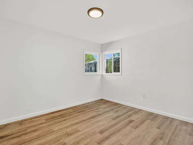 1023 W Congress St — Photo 3