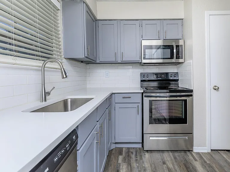 Blakely Apartments — Photo 60