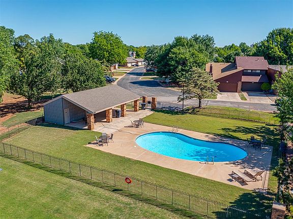 4th image of 4702 Hemlock Cir