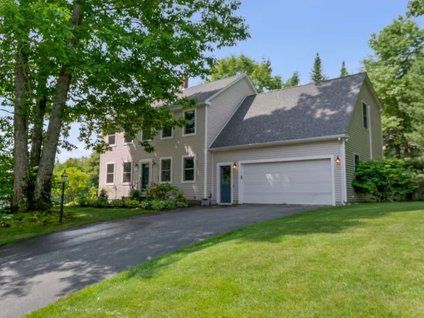 19 Bradford Drive, Gorham, ME 04038