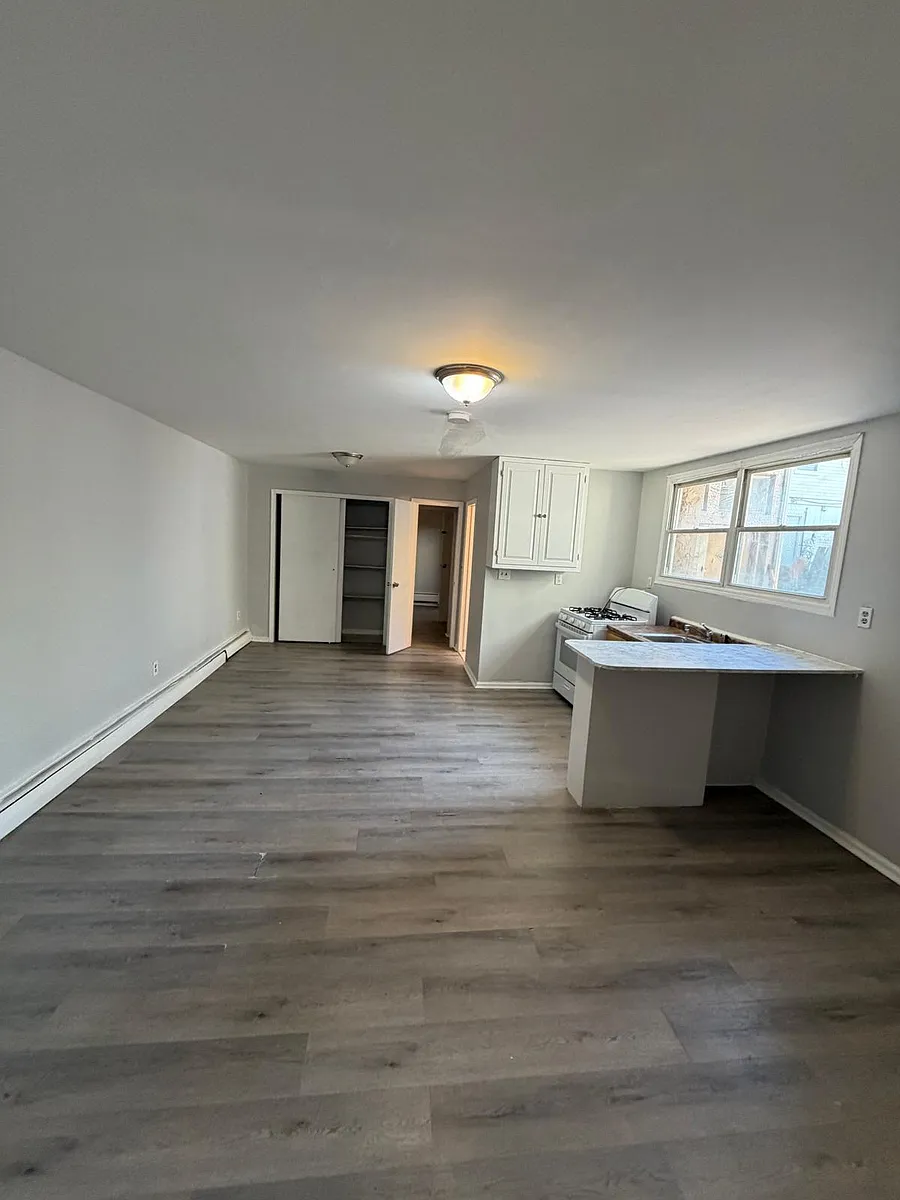 Building Photo - 125-127 5th St #2L