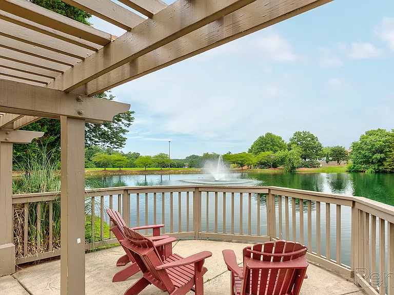 Deep River Pointe — Photo 32