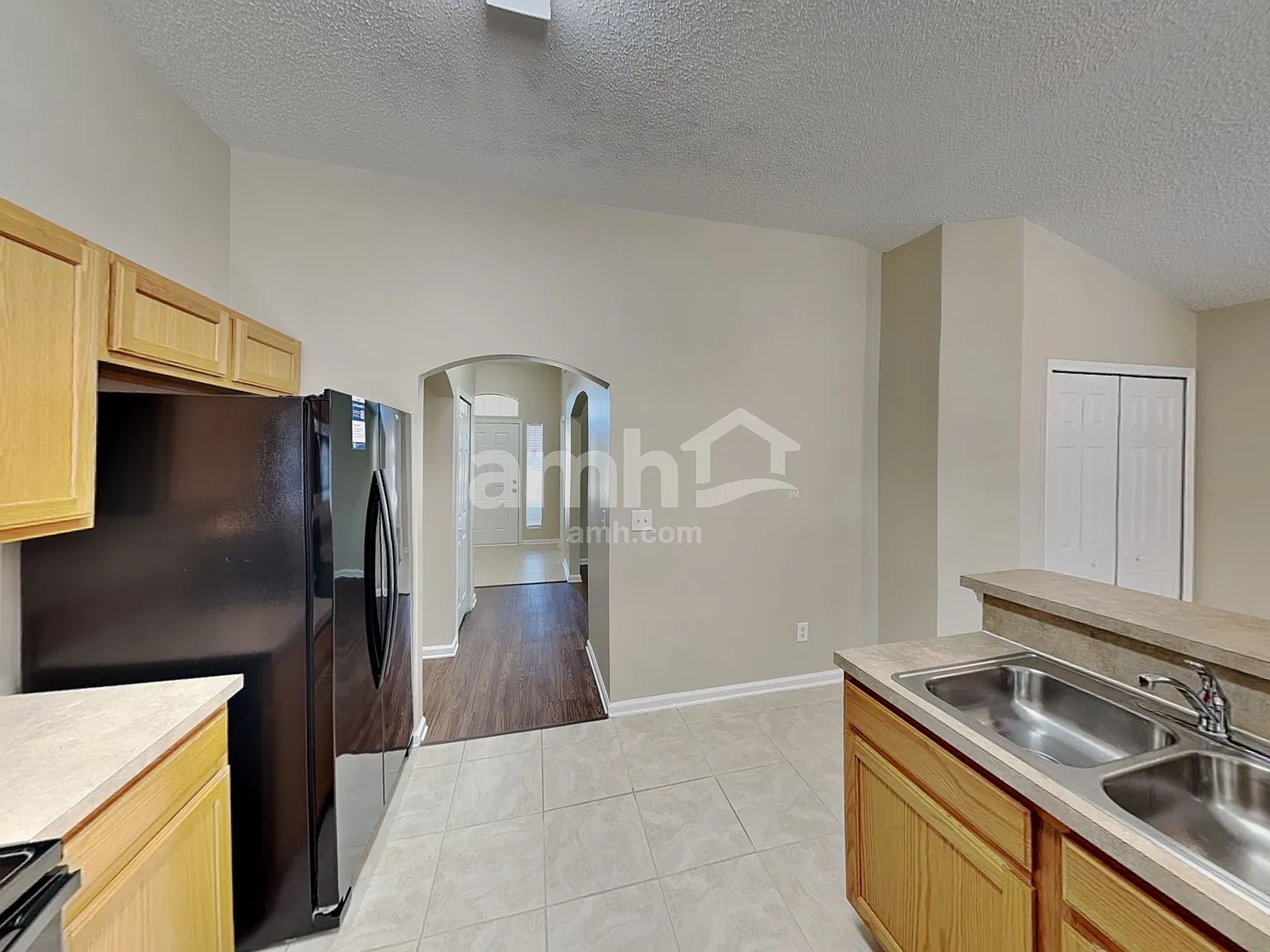 4 bed, 2.0 bath, 1851 sqft, $2,085 — Photo 4
