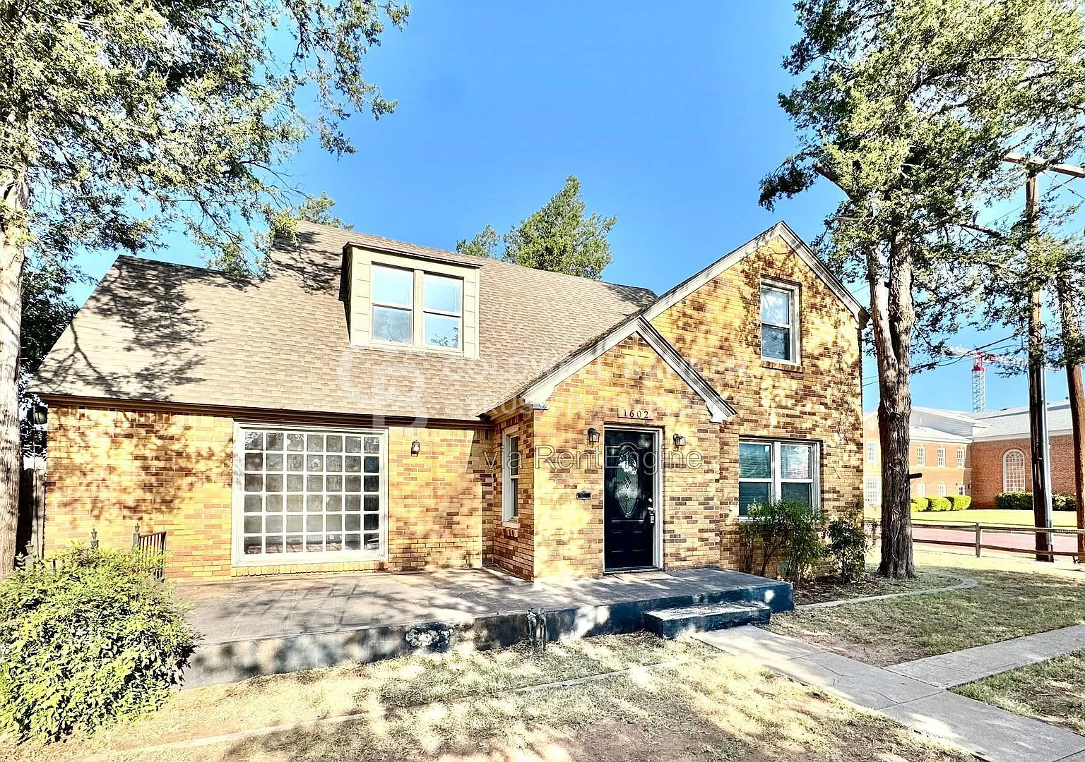 4 bed, 3.0 bath, 2409 sqft, $1,625 — Photo 2