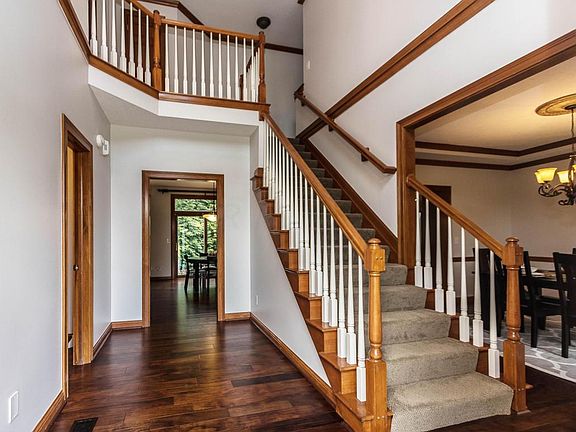 4th image of 5876 Medallion Dr W