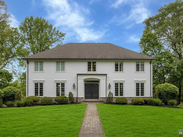 32 Summit St, Hillsdale, NJ 07642