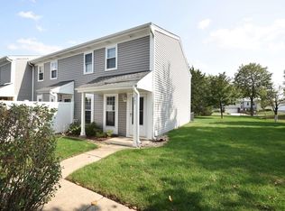 1265 Downing St, Roselle, IL