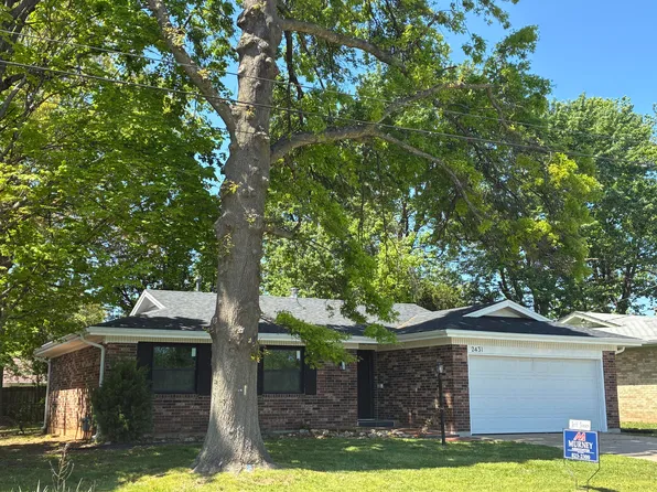 2431 S Kings Avenue, Springfield, MO 65807