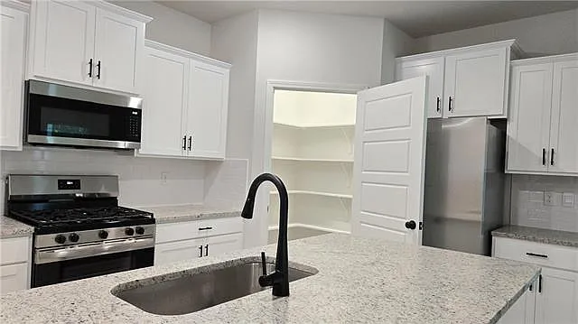 40665 Cara Mae St — Photo 13
