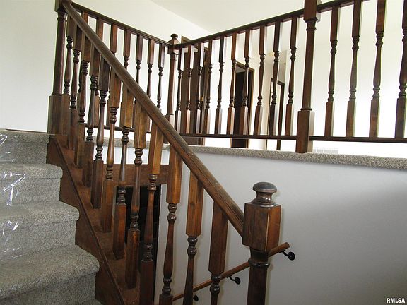 5th image of 207 Southview Dr