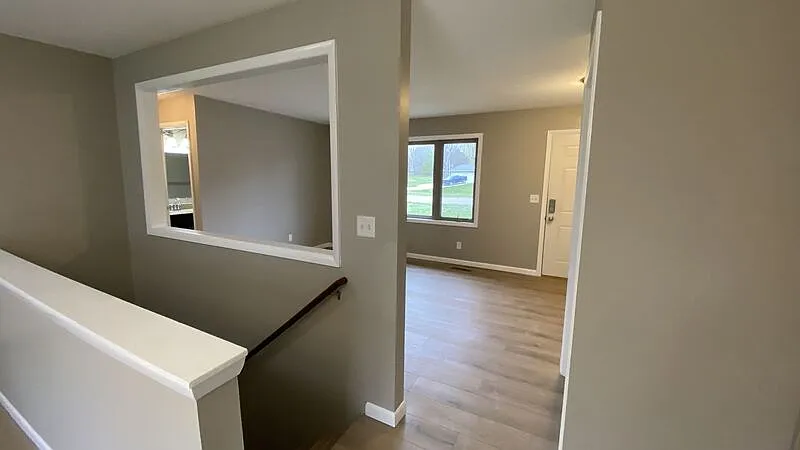 3 bed, 1.0 bath, 1100 sqft, $1,950 — Photo 2