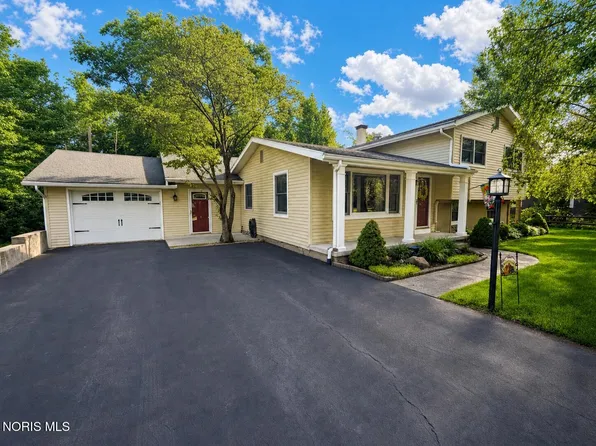 23694 E 2nd St, Grand Rapids, OH 43522
