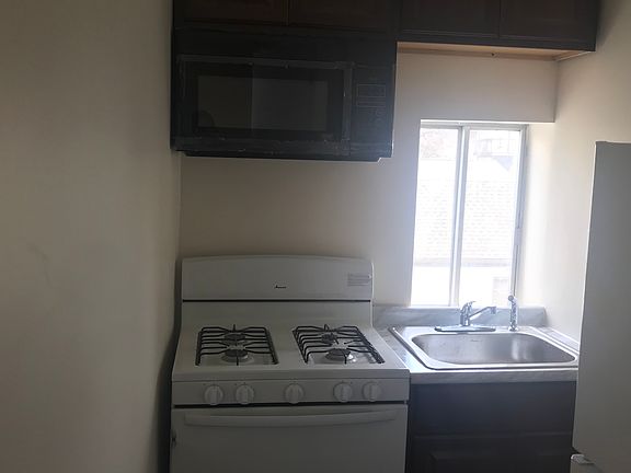 2nd image of 5143 Cypress St #1B