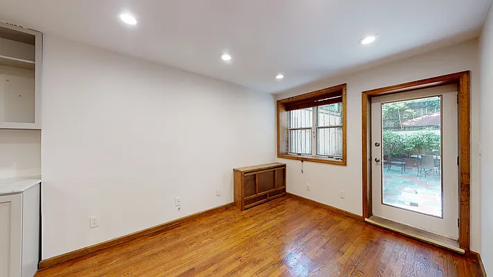 Rented by Bond New York | media 30