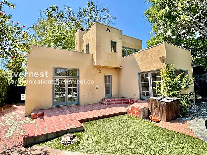 132 N Crescent Heights Blvd — Photo 27