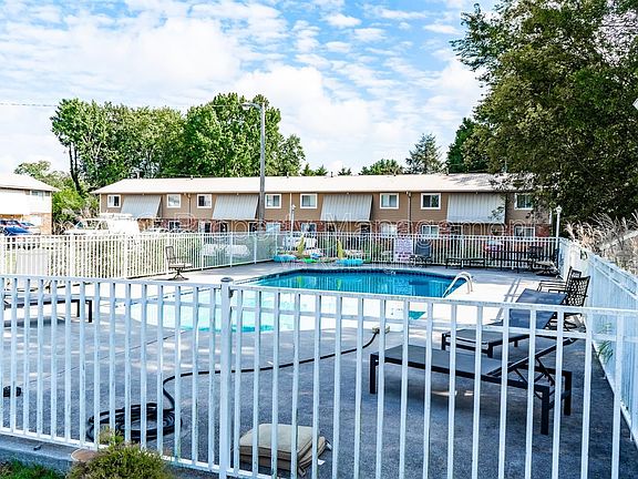 3rd image of 153 Louella Dr