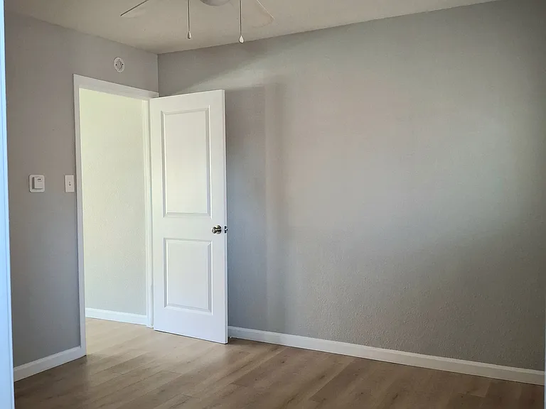 748 Lampasas Ave #2 — Photo 10