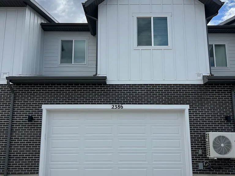 2386 Wildwood Ln — Photo 1