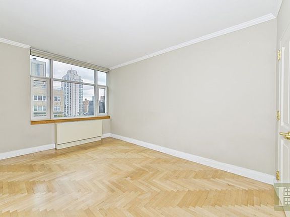 4th image of 404 E 76th St APT 18B