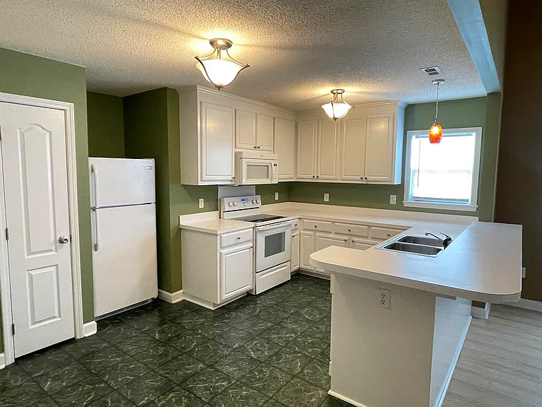 3436 Westgate Dr — Photo 5