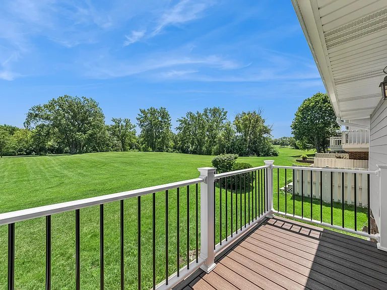 9 Morningside Dr #9 — Photo 2