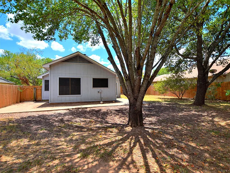 813 Primrose Ln — Photo 26