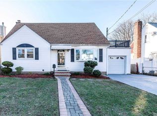 125 Perry St, Hempstead, NY 11550