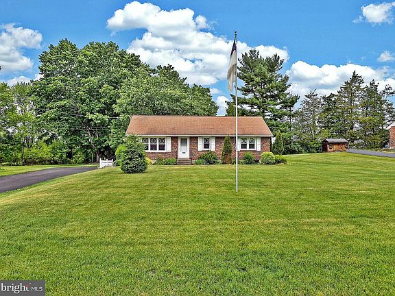 3rd image of 1233 Miller Rd