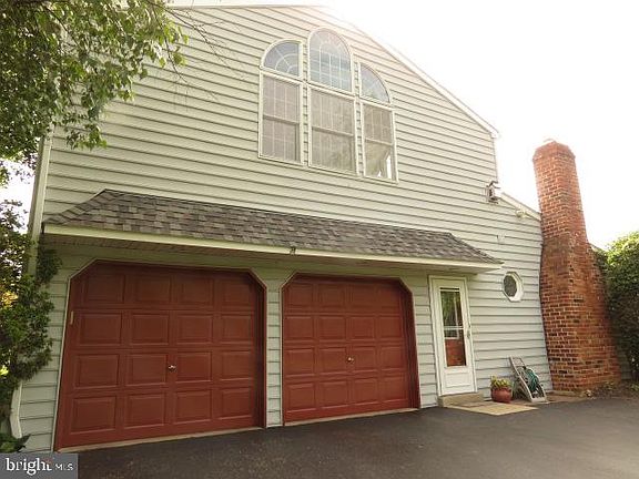4th image of 1120 Shepard Dr