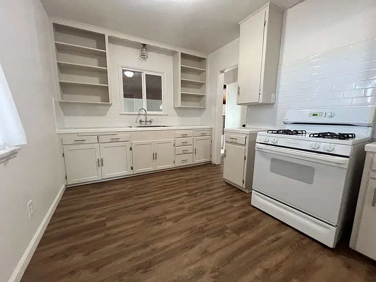 1086 Palm Ave — Photo 7
