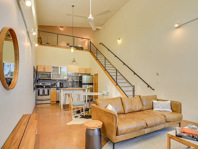 812 Calle Saragosa #B — Photo 2