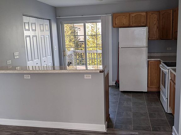 Bar top into kitchen.