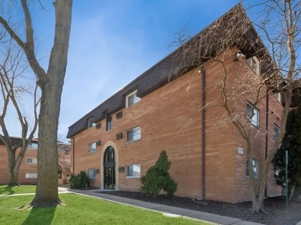 2345 185th Ct APT 15, Lansing, IL 60438