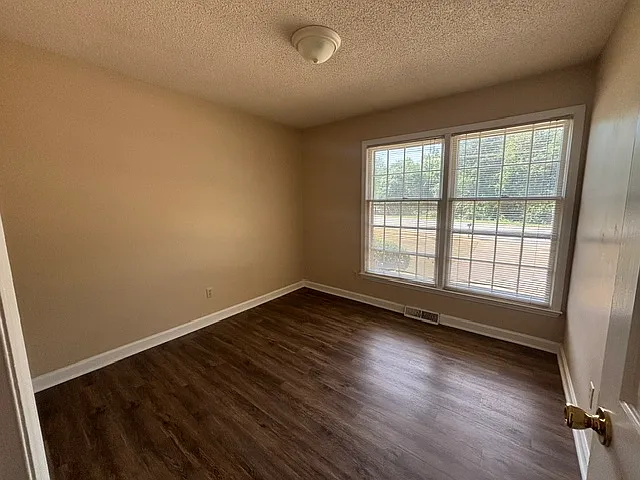 6717 W Friendly Ave — Photo 25