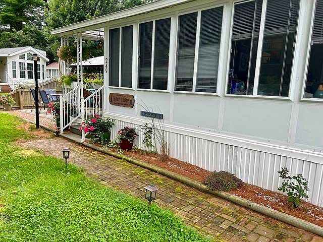 Listing photo 3