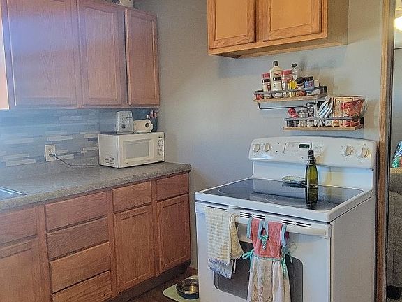 3rd image of 908 E 26th St