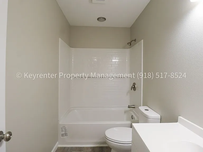 43 S Toledo Ave — Photo 18