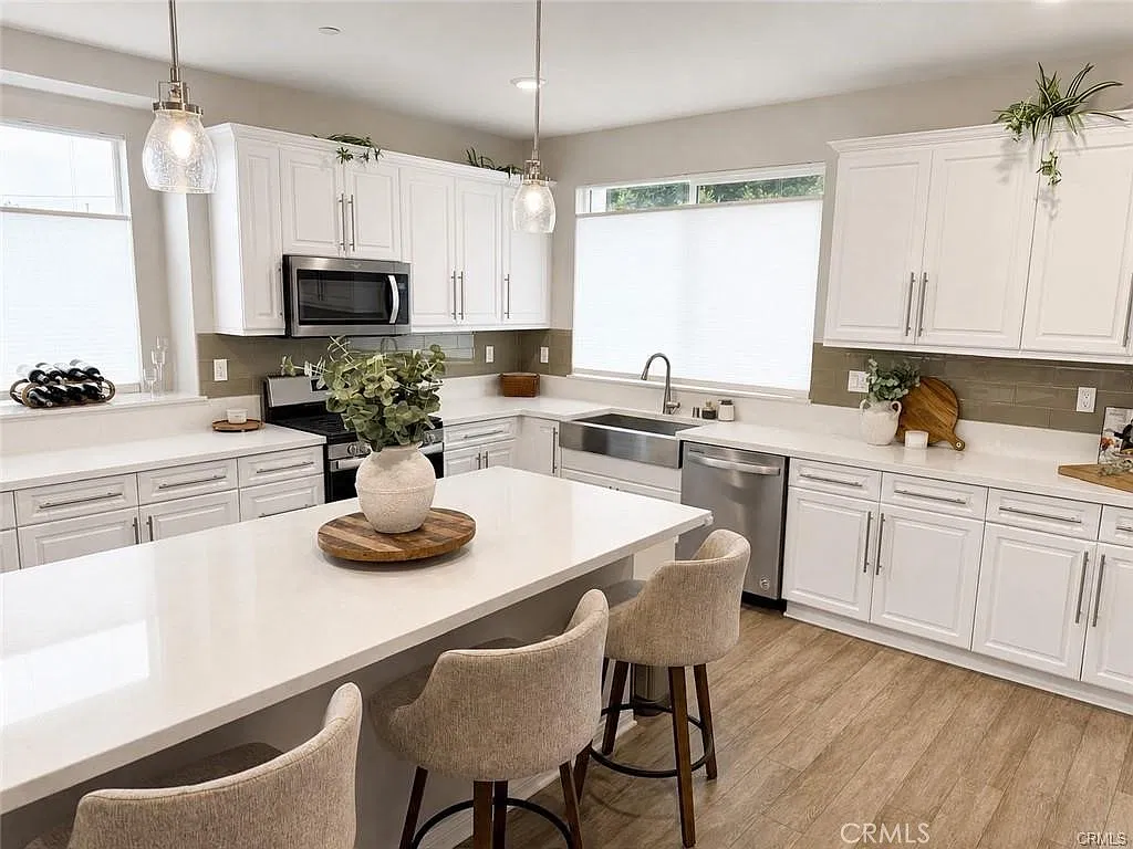 4 bed, 3.5 bath, 1880 sqft, $4,575 — Photo 3