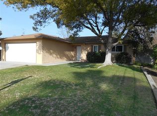 1689 Hampton Ave, Clovis, CA 93611