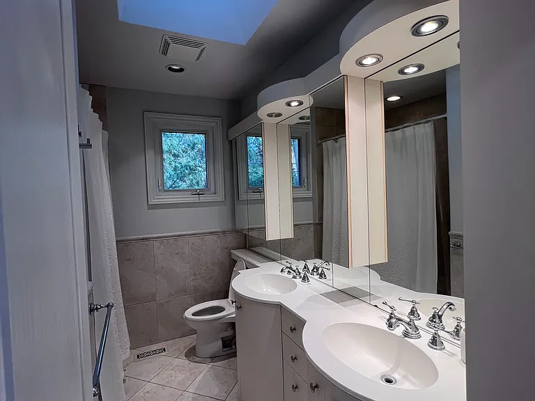 195 Upper Canada Dr — Photo 20