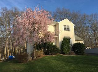 11 Ivy Hollow Ct, Cranston, RI 02921