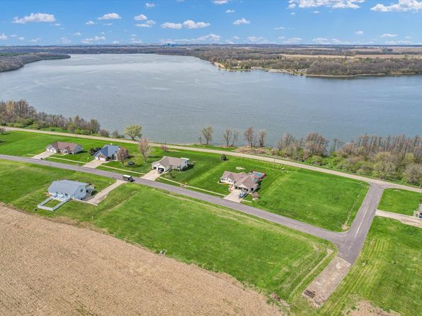 18 Lakeview Dr, Weldon, IL 61882