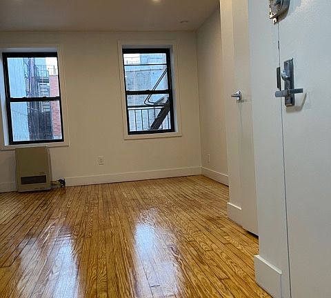 5th image of 203 Chrystie St #4DJ