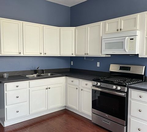 3rd image of 902 N Damen Ave Unit 3