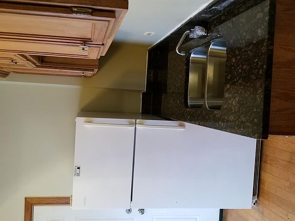 5th image of 7314 S King Dr #2