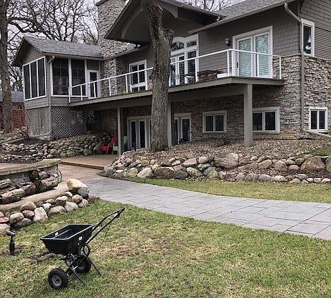 2nd image of 2401 Okoboji Blvd