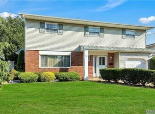 28 Anchor Dr, Massapequa, NY 11758