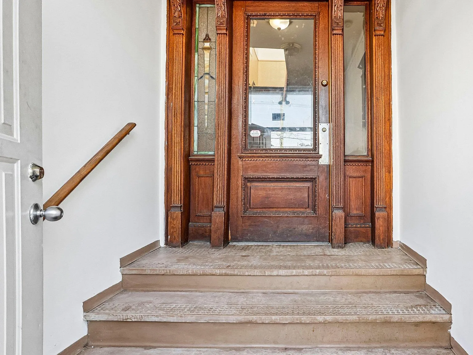 3 bed, 1.0 bath, $3,800 — Photo 3