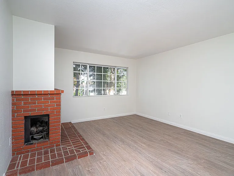 789 W 18th St #1A — Photo 10